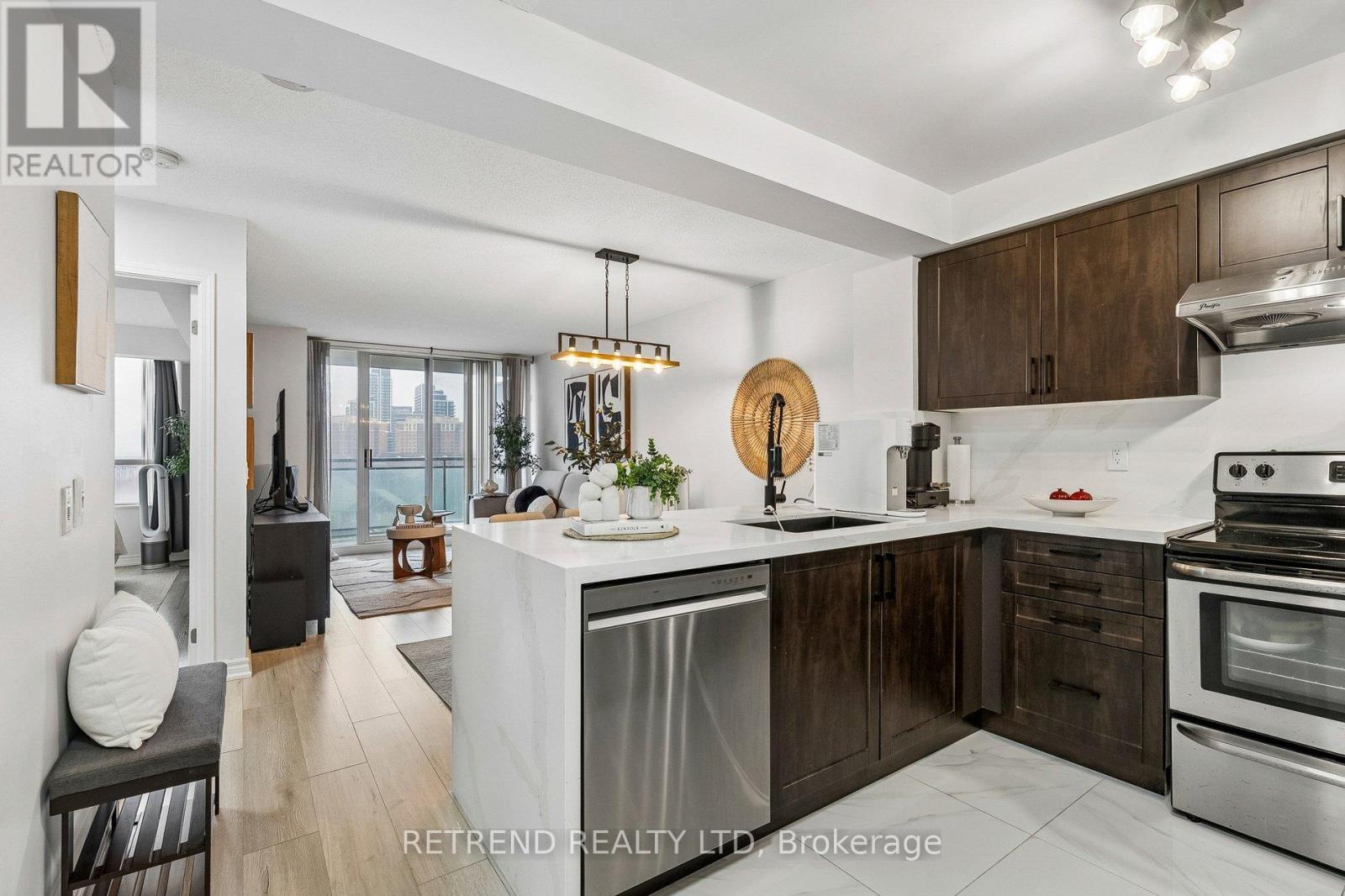 602 - 310 Red Maple Road, Richmond Hill, Ontario  L4C 0T7 - Photo 6 - N12968776