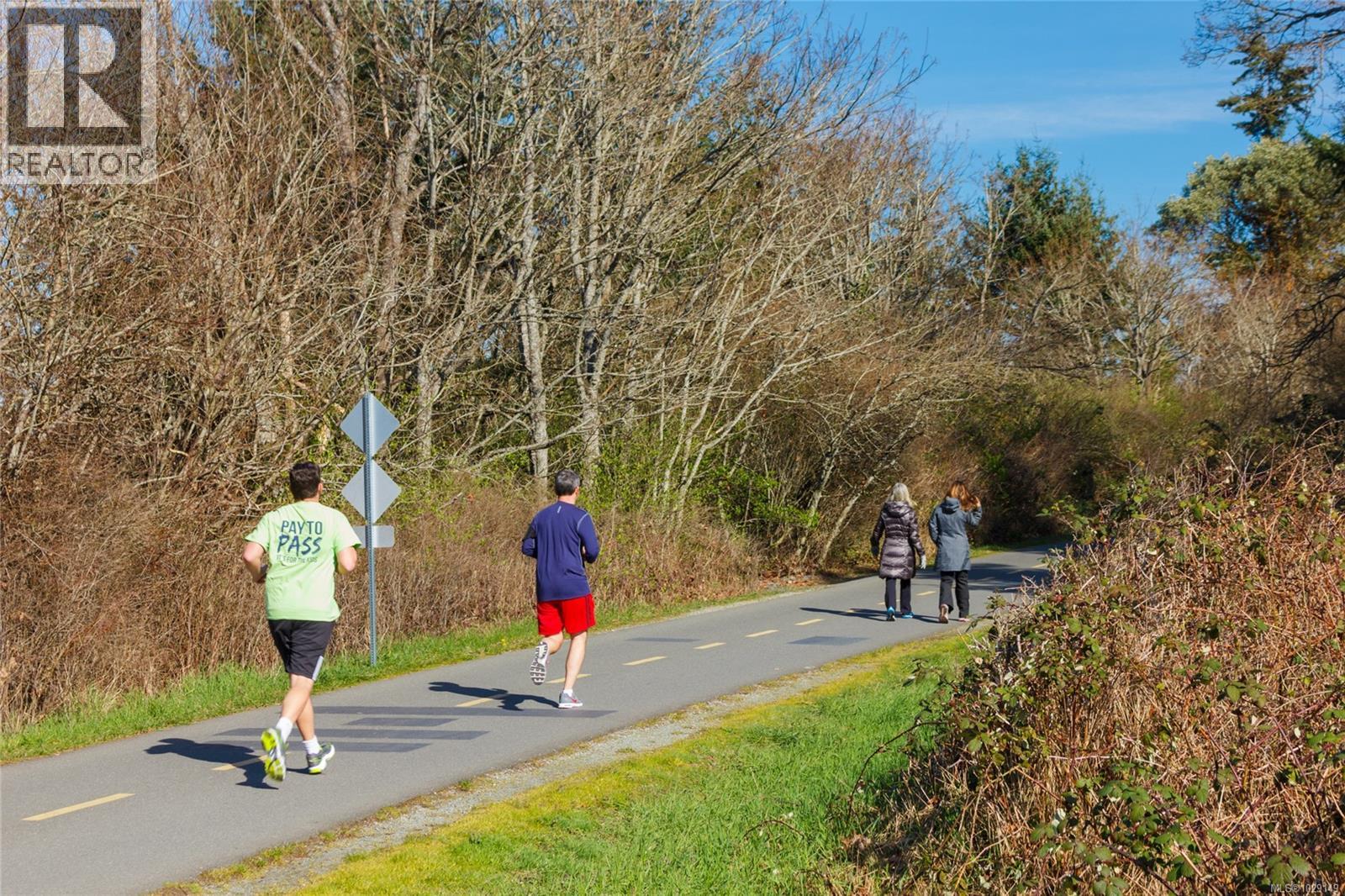 862 Canterbury Rd, Saanich, British Columbia  V8X 3E6 - Photo 49 - 1029149