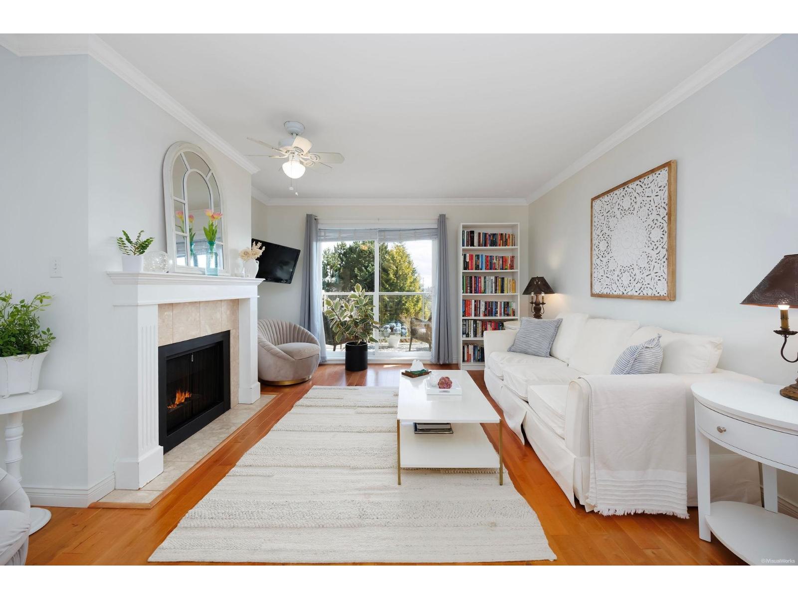 303 1500 Merklin Street, White Rock, British Columbia V4B 4C5 - Photo 2 - R3107648