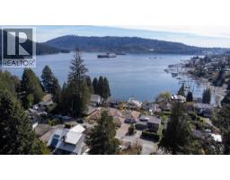 4493 EPPS AVENUE, North Vancouver, British Columbia