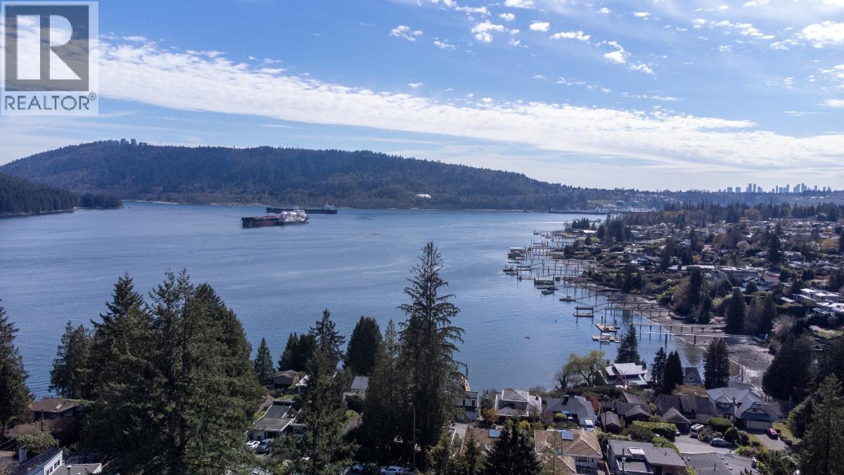 4493 Epps Avenue, North Vancouver, British Columbia  V7G 1G2 - Photo 3 - R3107712