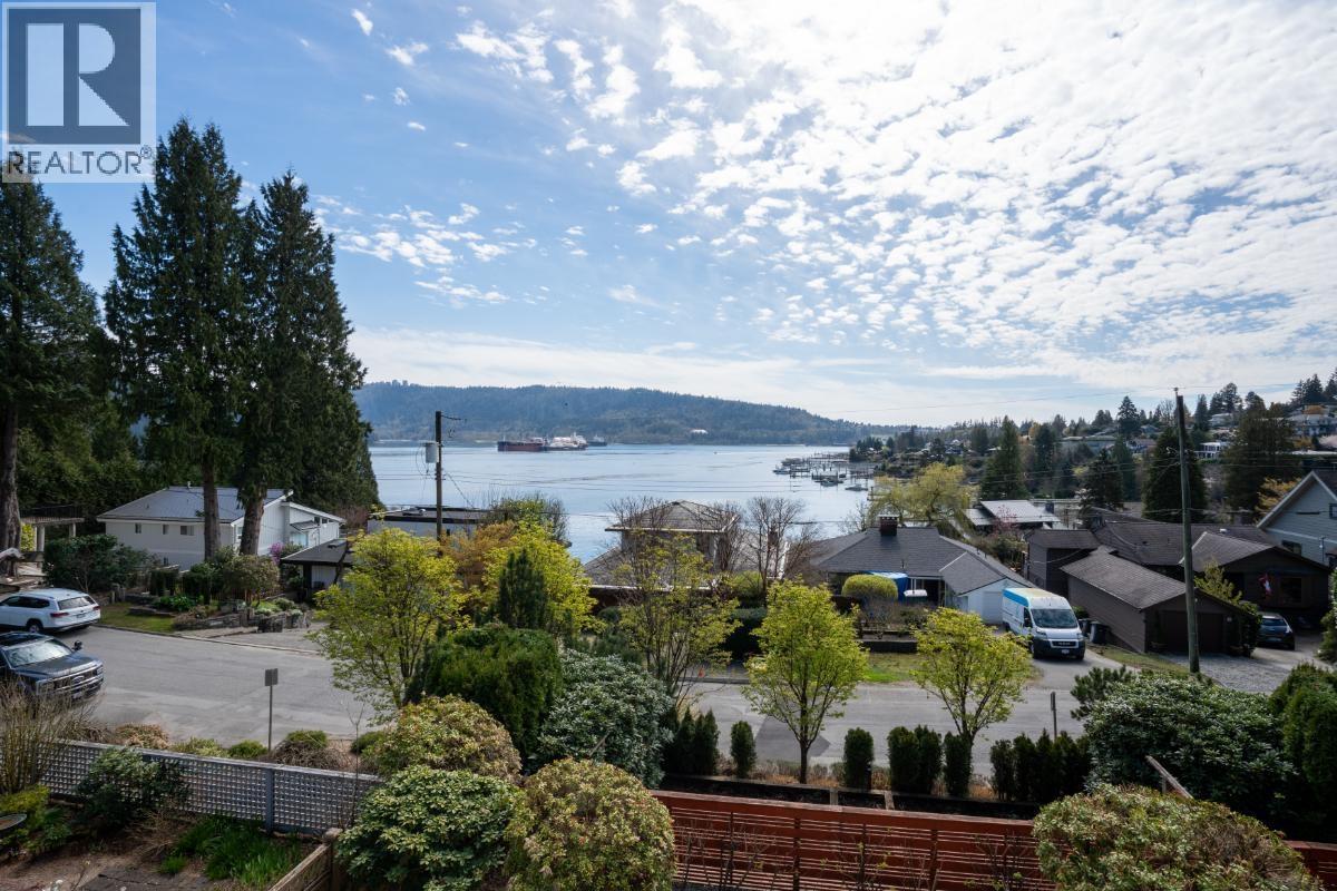 4493 Epps Avenue, North Vancouver, British Columbia  V7G 1G2 - Photo 7 - R3107712