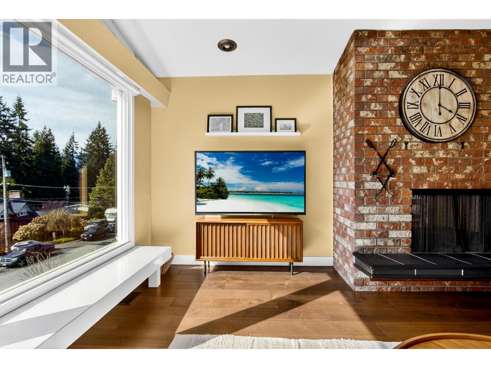 981 Kinsac Street, Coquitlam, British Columbia  V3J 4T8 - Photo 4 - R3107267