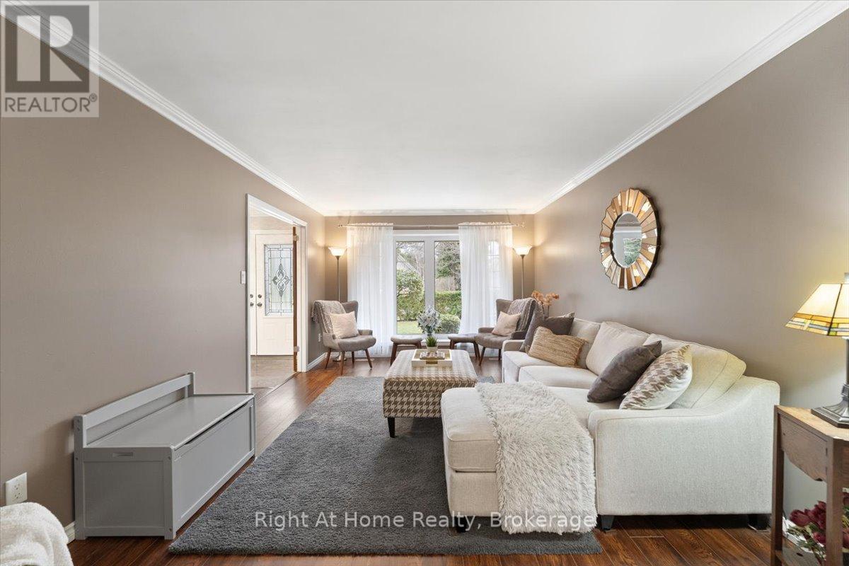 437 Shoreacres Road, Burlington, Ontario  L7L 5N2 - Photo 9 - W12968808