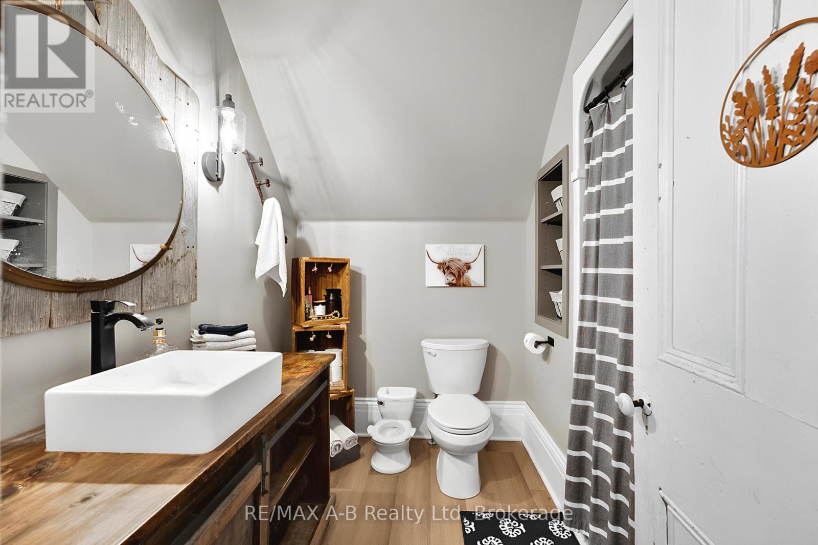 4722 Perth Line 20 Line, Perth South, Ontario  N4X 1C9 - Photo 25 - X12968892