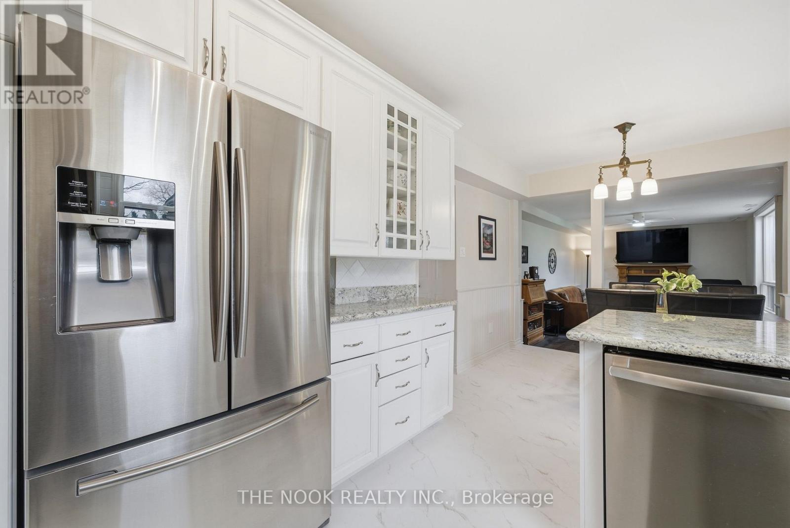 497 Samuel Harper Court, East Gwillimbury (Mt Albert), Ontario  L0G 1M0 - Photo 18 - N12968858