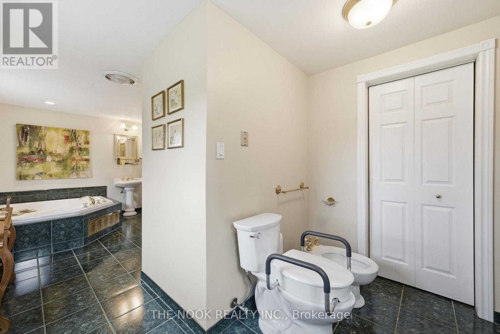 497 Samuel Harper Court, East Gwillimbury (Mt Albert), Ontario  L0G 1M0 - Photo 26 - N12968858