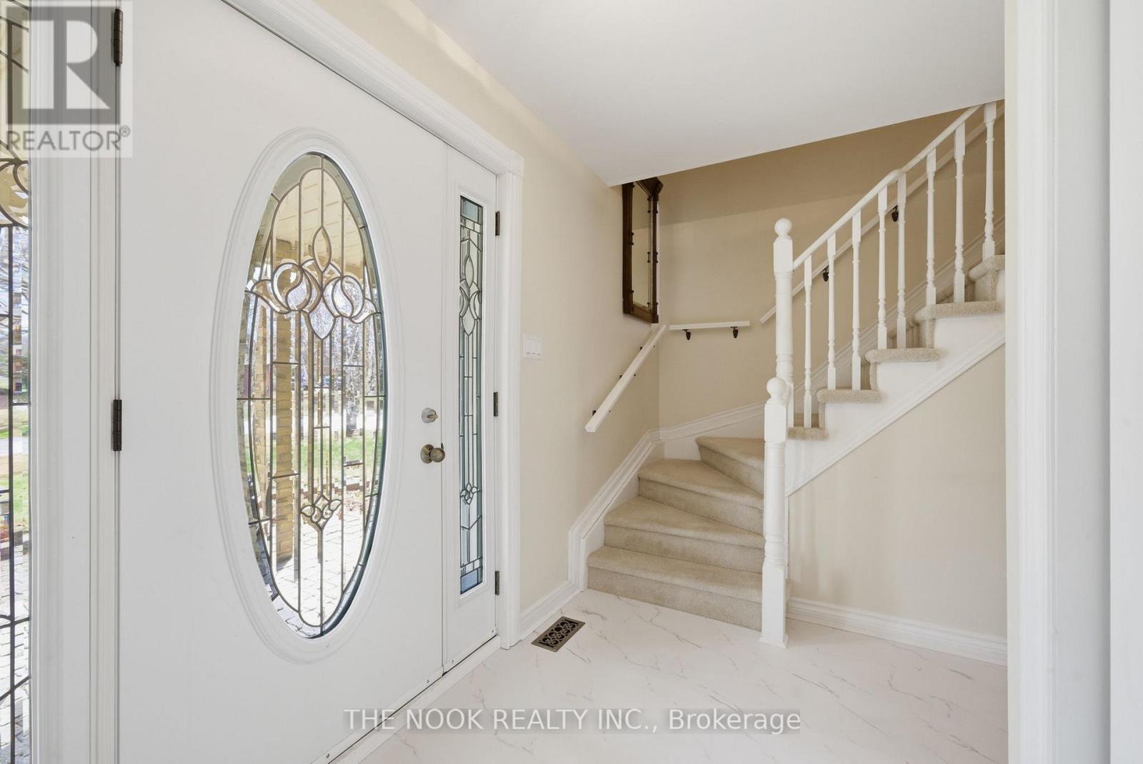 497 Samuel Harper Court, East Gwillimbury (Mt Albert), Ontario  L0G 1M0 - Photo 8 - N12968858