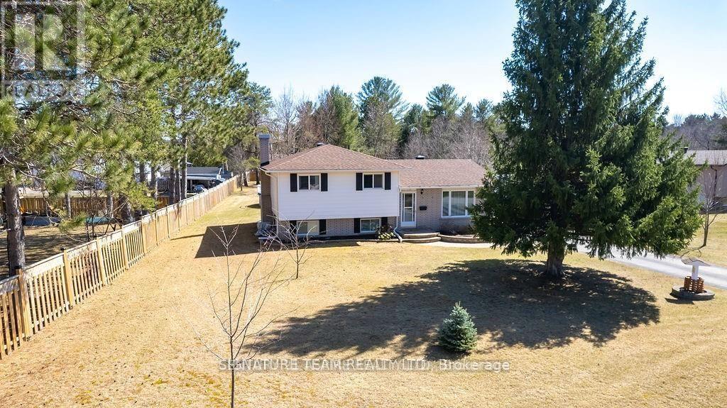 13 Mueller Crescent, Petawawa, Ontario  K8H 3E8 - Photo 1 - X12968866