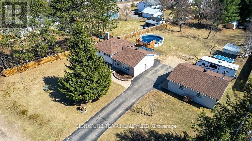 13 Mueller Crescent, Petawawa, Ontario  K8H 3E8 - Photo 2 - X12968866