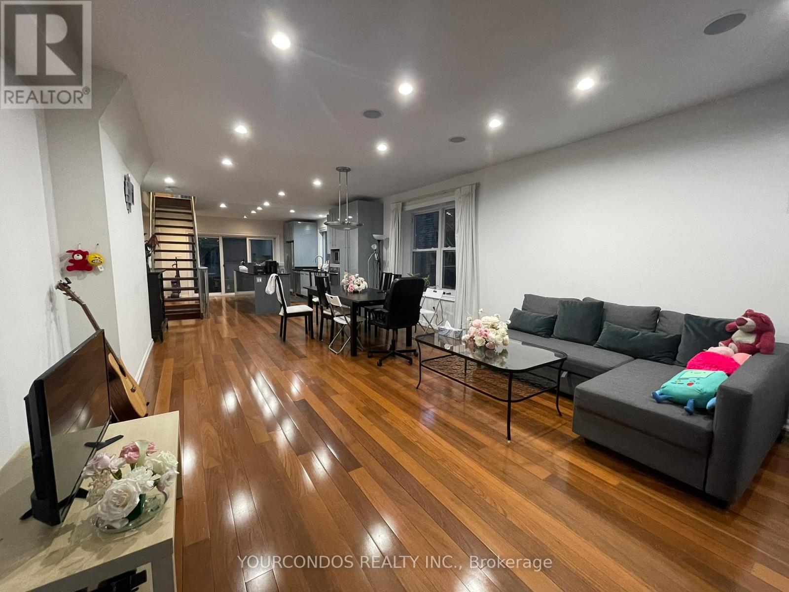 Upper A - 193 Brunswick Avenue, Toronto, Ontario  M5S 2M4 - Photo 2 - C12903848