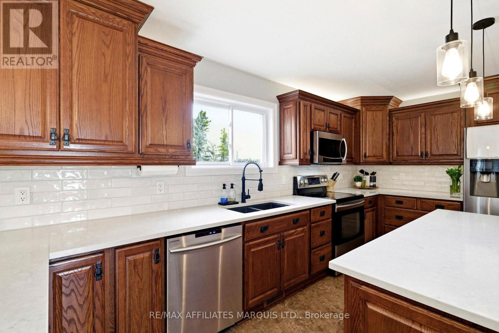 14229 County Road 2 Road, South Stormont, Ontario  K0C 1M0 - Photo 15 - X12968886