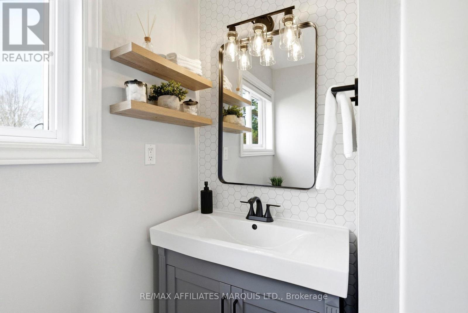 14229 County Road 2 Road, South Stormont, Ontario  K0C 1M0 - Photo 19 - X12968886