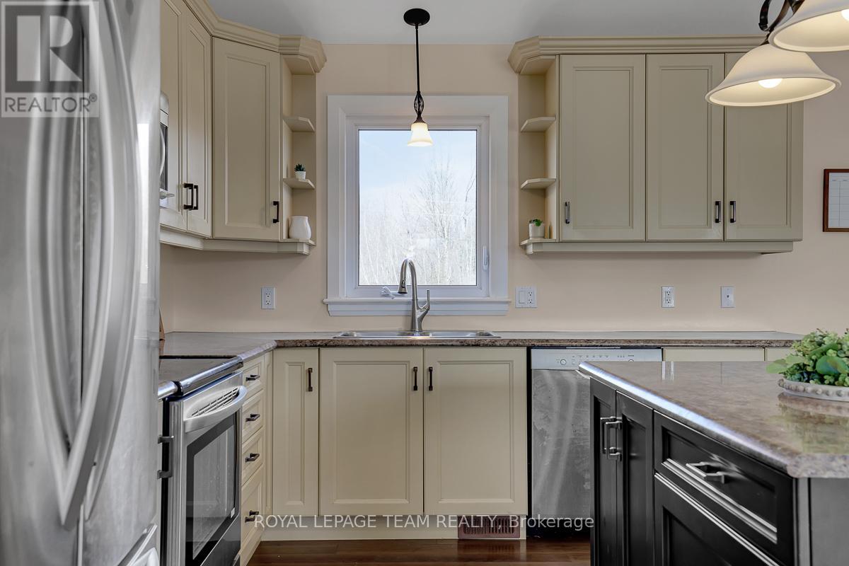420 Hyndman Road, Edwardsburgh/cardinal, Ontario  K0E 1X0 - Photo 14 - X12968784