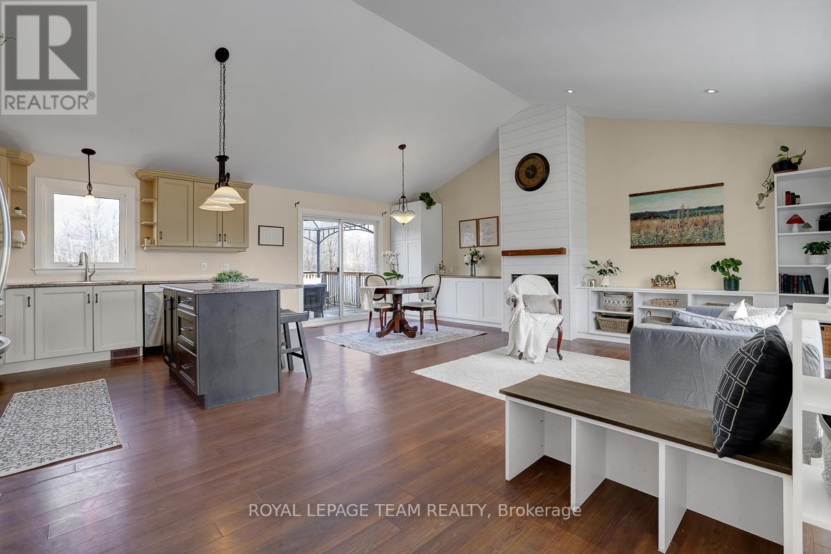 420 Hyndman Road, Edwardsburgh/cardinal, Ontario  K0E 1X0 - Photo 4 - X12968784