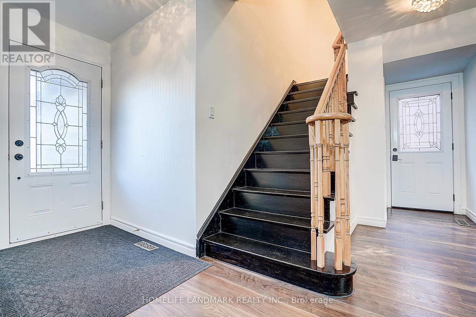 104 Tanjoe Crescent, Toronto, Ontario  M2M 1P7 - Photo 3 - C12968798