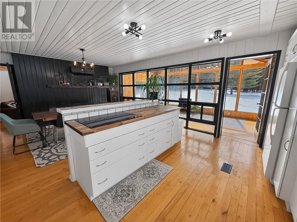 1 Wright Street S, Manitoulin Island, Ontario  P0P 1H0 - Photo 11 - 2127028