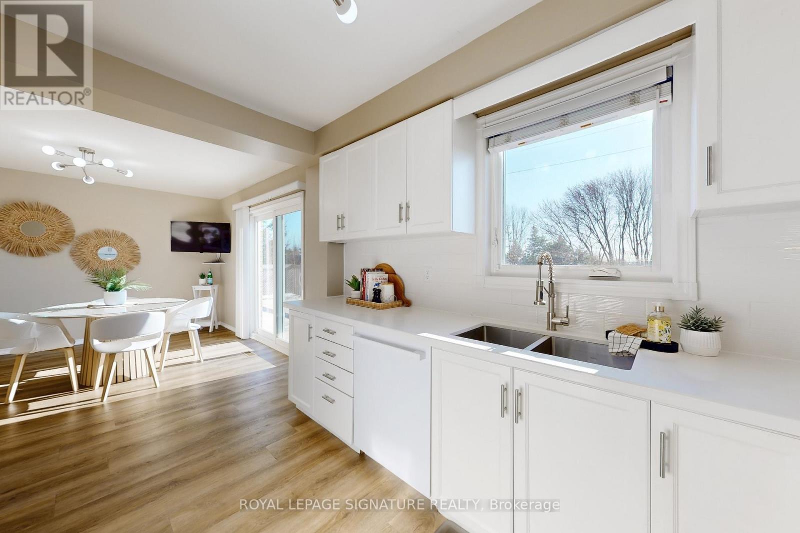 22 Winter Court, Whitby, Ontario  L1N 8Y2 - Photo 4 - E12968806