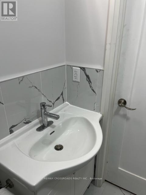 2704 Danforth Avenue, Toronto, Ontario  M4C 1L7 - Photo 10 - E12968846