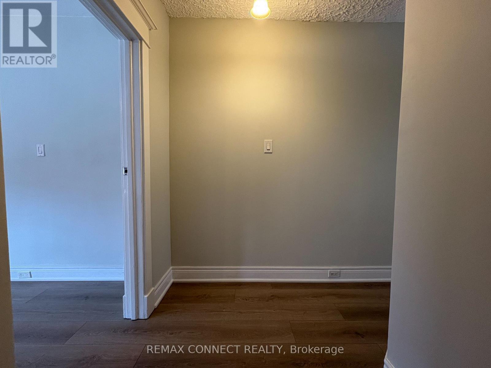 Upper - 847 Pape Avenue, Toronto, Ontario  M4K 3T7 - Photo 2 - E12968914