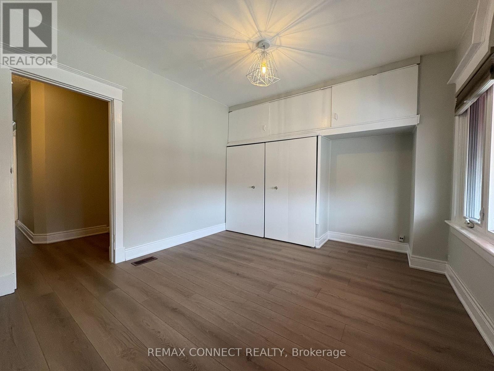 Upper - 847 Pape Avenue, Toronto, Ontario  M4K 3T7 - Photo 6 - E12968914