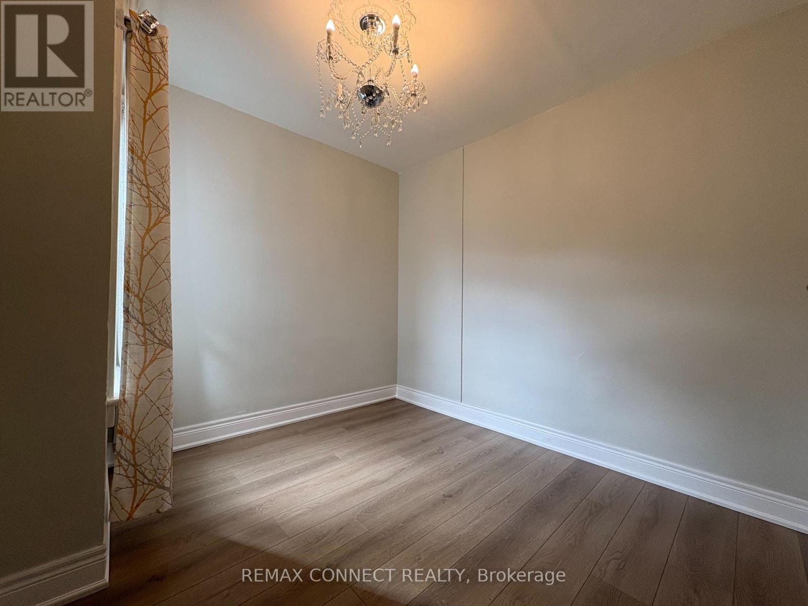 Upper - 847 Pape Avenue, Toronto, Ontario  M4K 3T7 - Photo 8 - E12968914