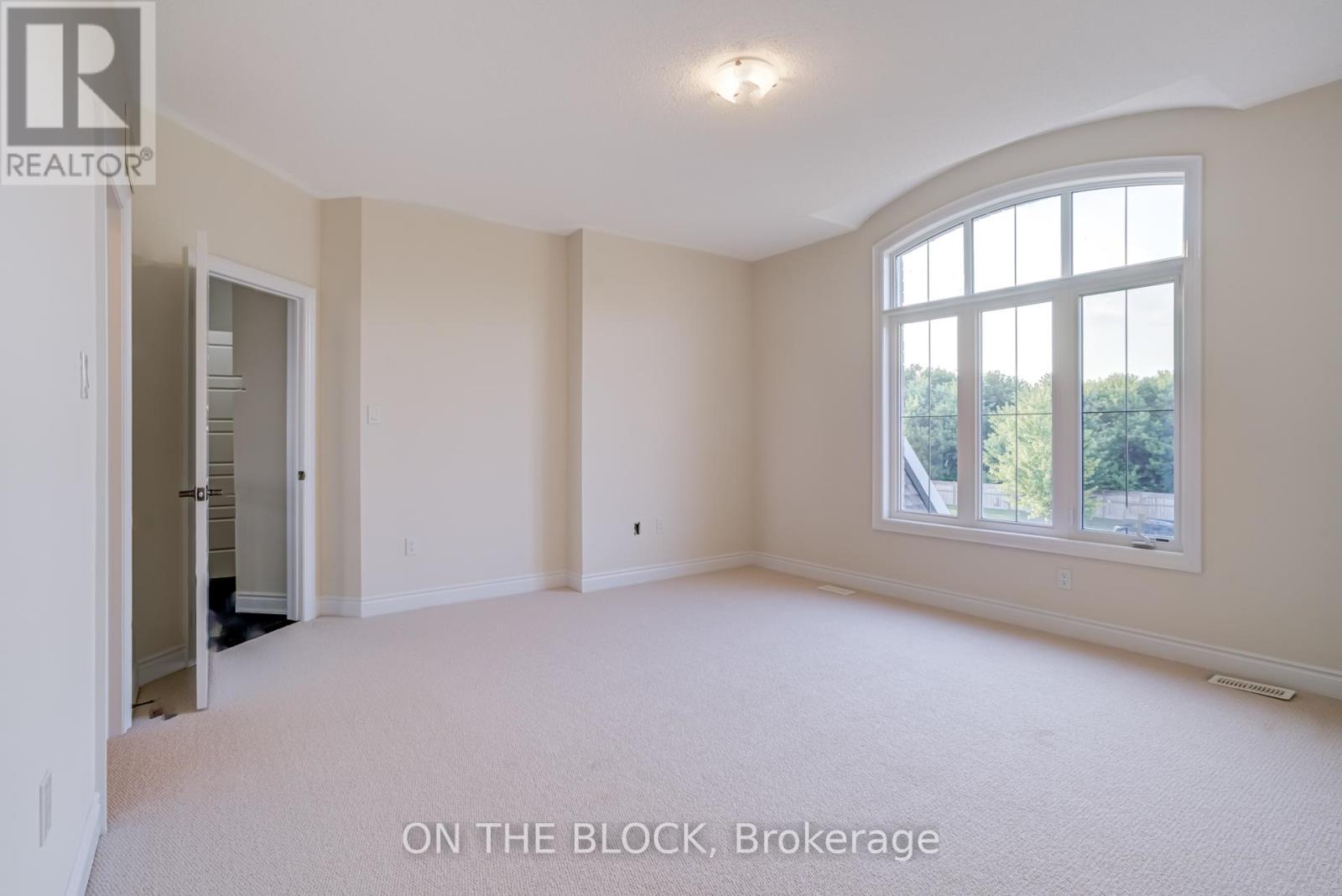 24 Whitewood Drive, Whitchurch-Stouffville, Ontario  L4A 1R9 - Photo 4 - N12968804