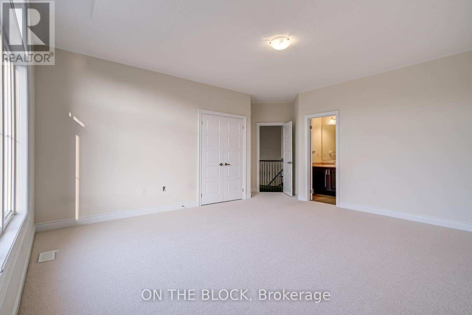 24 Whitewood Drive, Whitchurch-Stouffville, Ontario  L4A 1R9 - Photo 6 - N12968804