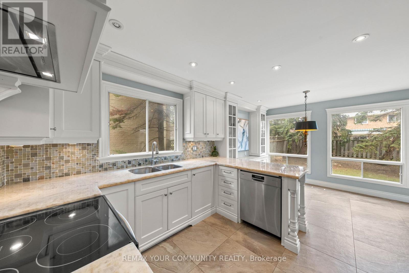 42 Houseman Crescent, Richmond Hill, Ontario  L4C 7R8 - Photo 19 - N12968896