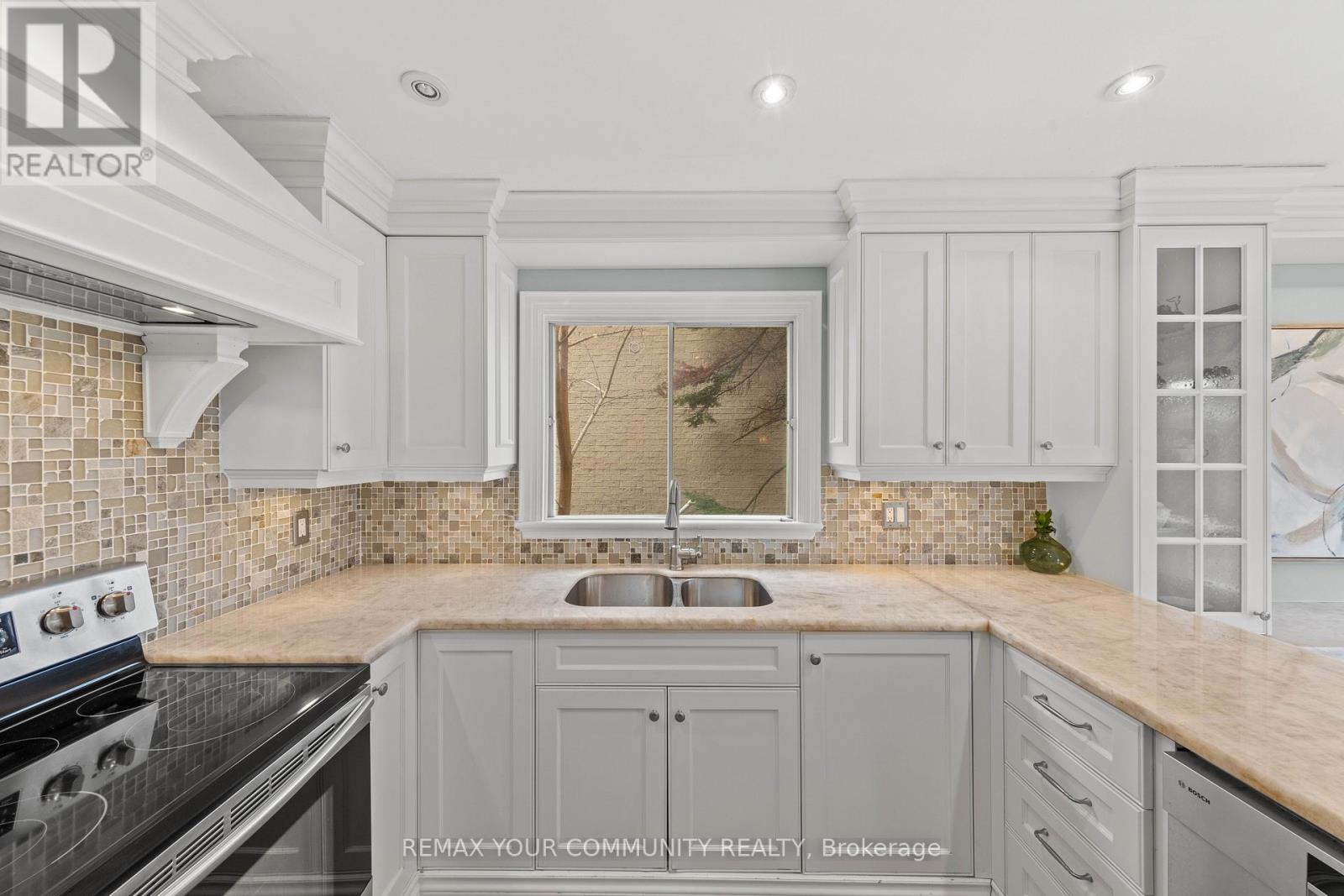 42 Houseman Crescent, Richmond Hill, Ontario  L4C 7R8 - Photo 20 - N12968896