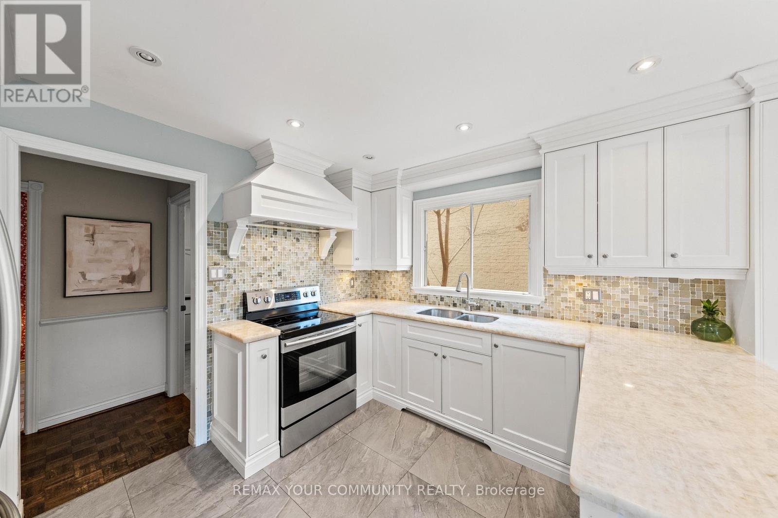 42 Houseman Crescent, Richmond Hill, Ontario  L4C 7R8 - Photo 21 - N12968896