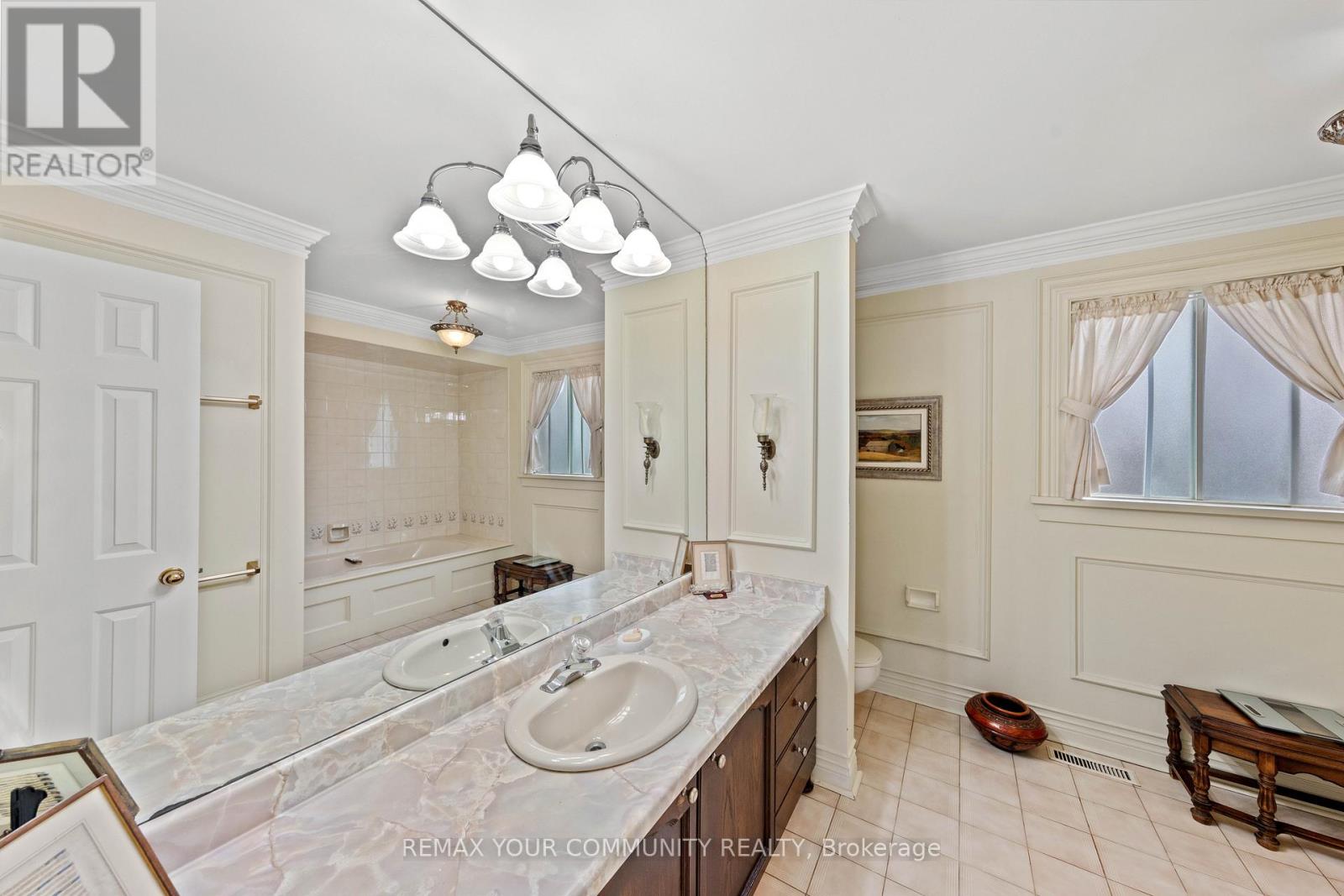 42 Houseman Crescent, Richmond Hill, Ontario  L4C 7R8 - Photo 33 - N12968896