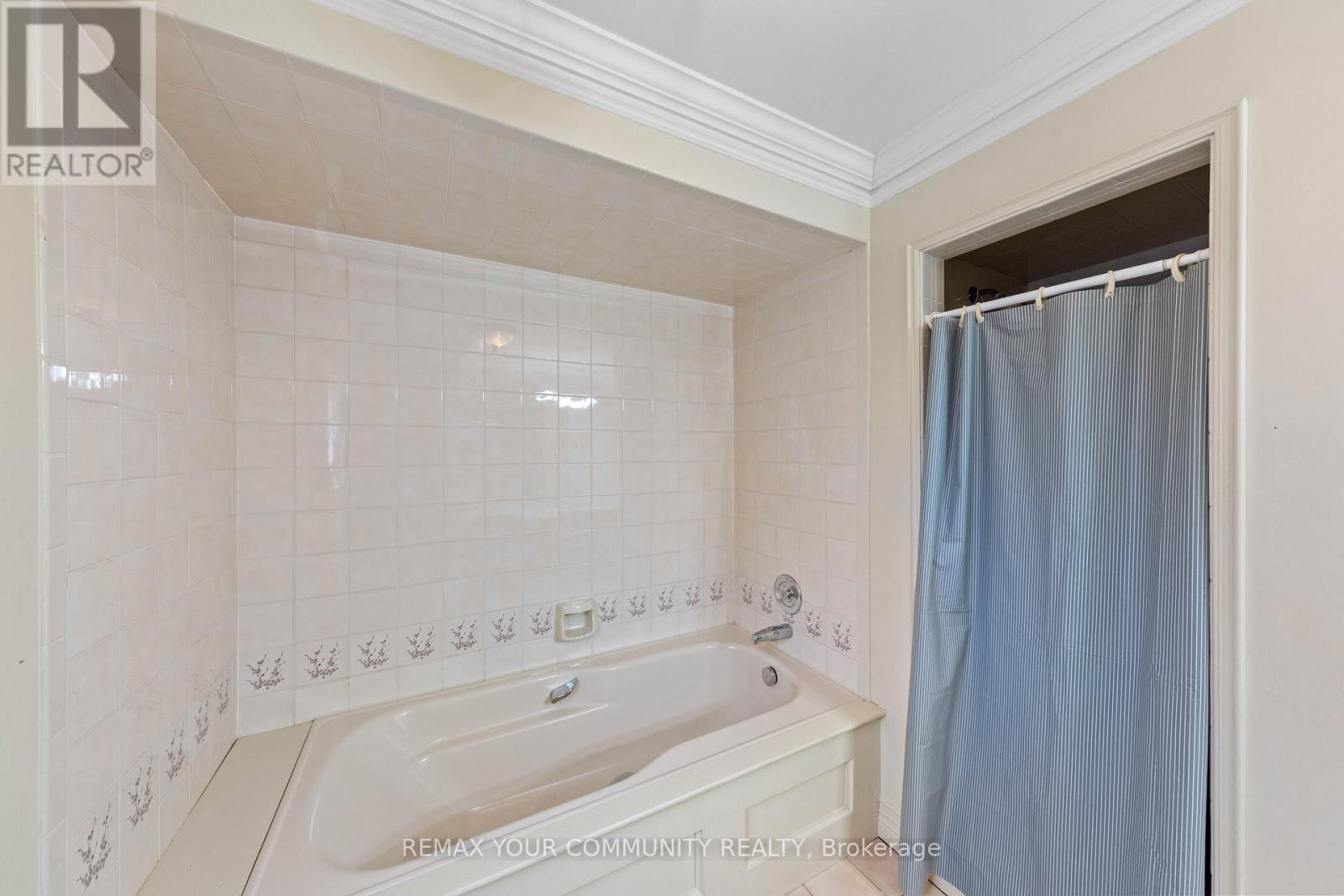 42 Houseman Crescent, Richmond Hill, Ontario  L4C 7R8 - Photo 34 - N12968896