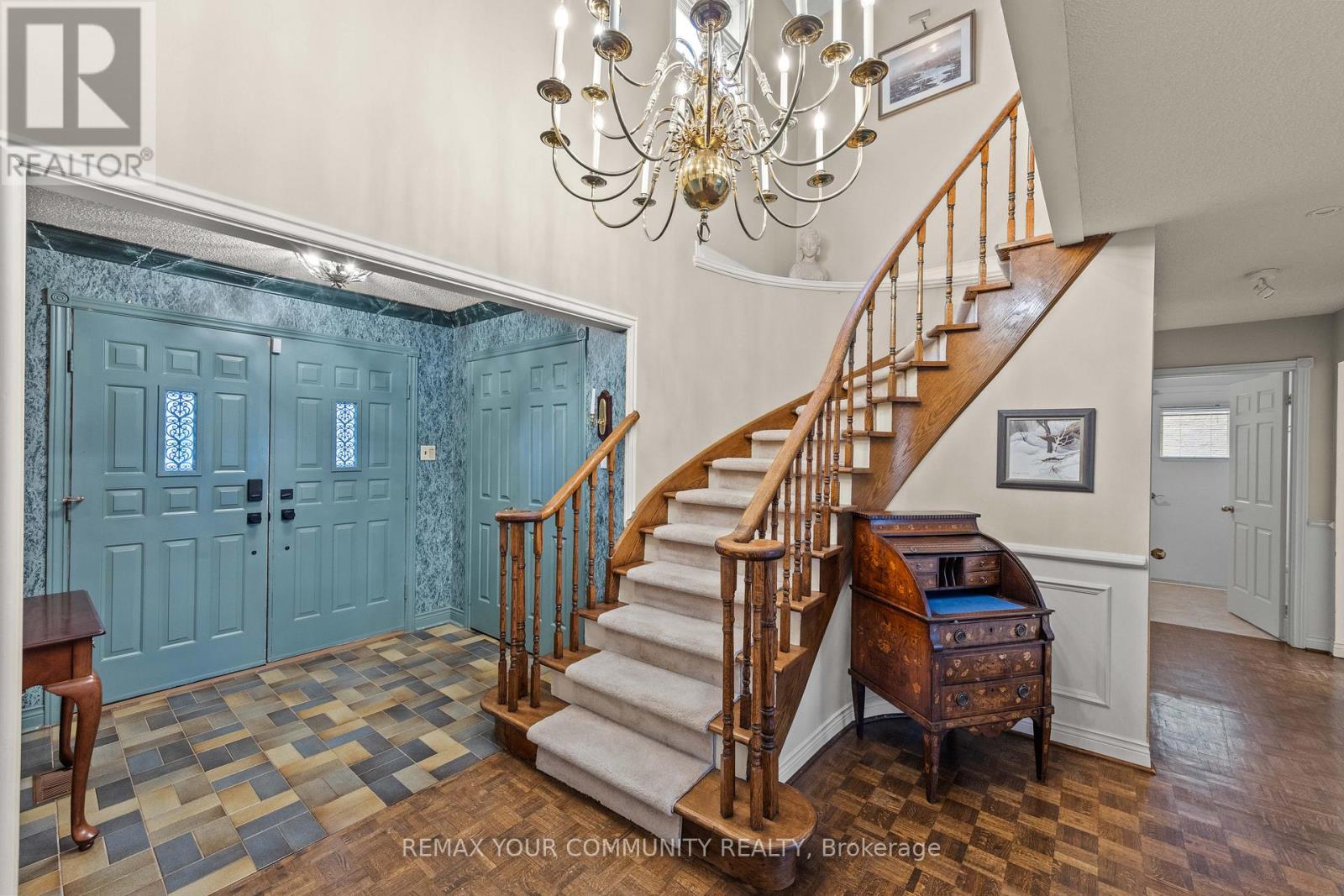 42 Houseman Crescent, Richmond Hill, Ontario  L4C 7R8 - Photo 4 - N12968896