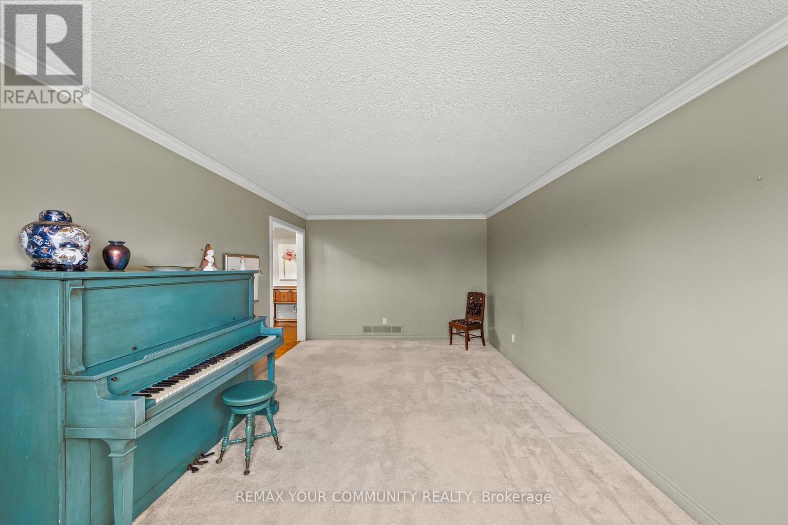 42 Houseman Crescent, Richmond Hill, Ontario  L4C 7R8 - Photo 8 - N12968896