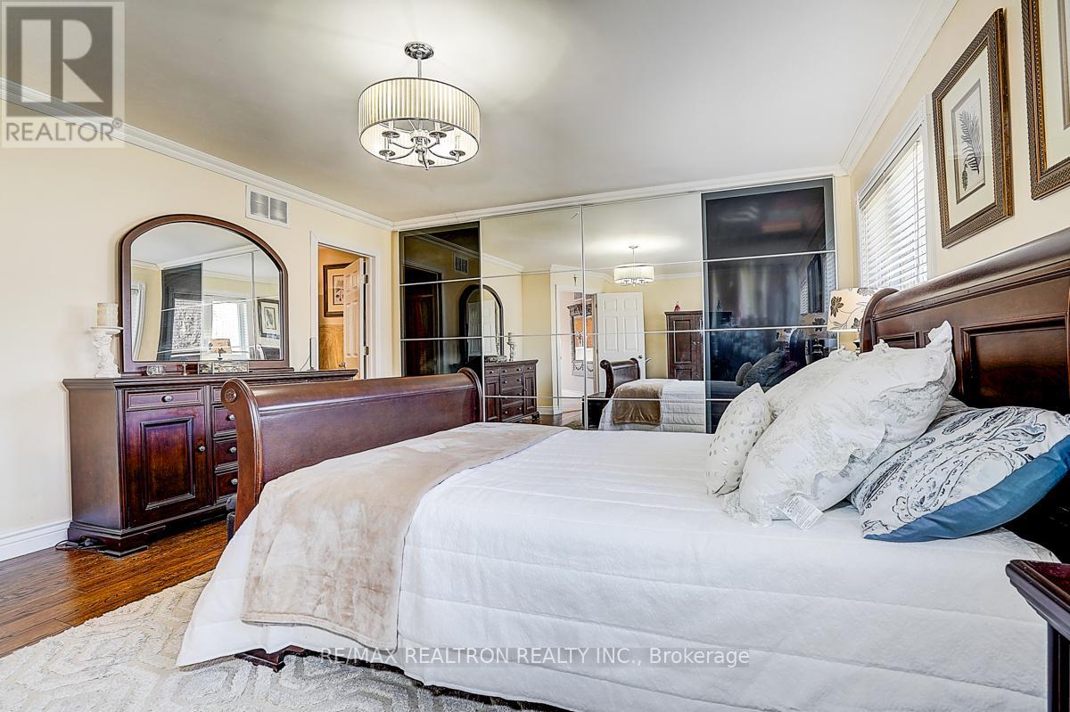 43 Kingsgate Crescent, East Gwillimbury, Ontario  L0G 1M0 - Photo 15 - N12968912