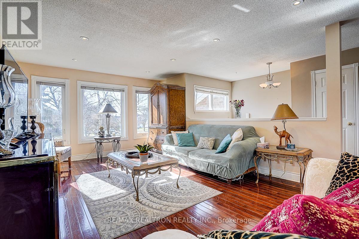 43 Kingsgate Crescent, East Gwillimbury, Ontario  L0G 1M0 - Photo 5 - N12968912