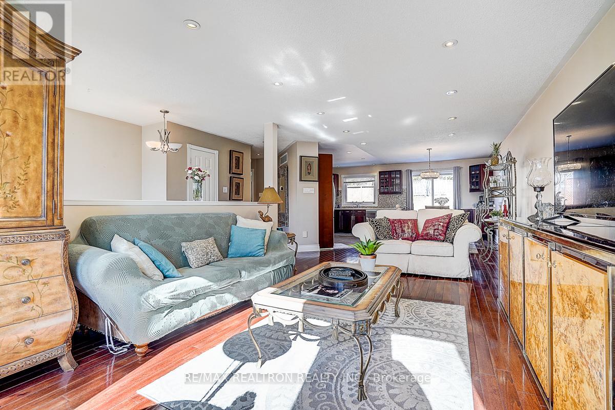 43 Kingsgate Crescent, East Gwillimbury, Ontario  L0G 1M0 - Photo 6 - N12968912