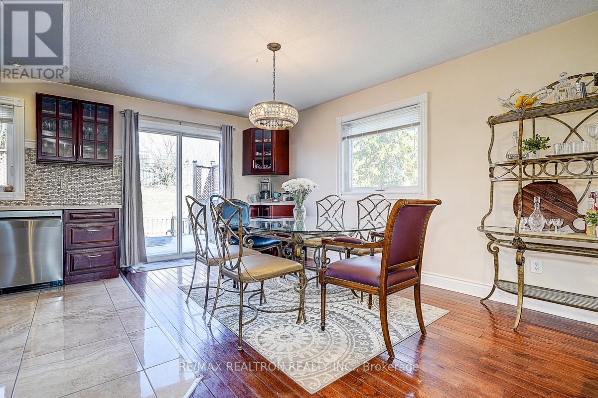 43 Kingsgate Crescent, East Gwillimbury, Ontario  L0G 1M0 - Photo 7 - N12968912