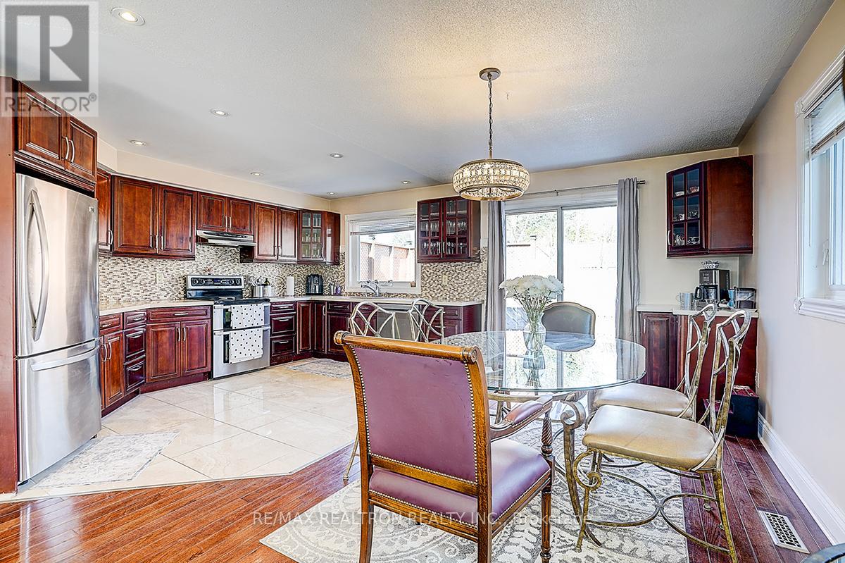 43 Kingsgate Crescent, East Gwillimbury, Ontario  L0G 1M0 - Photo 9 - N12968912