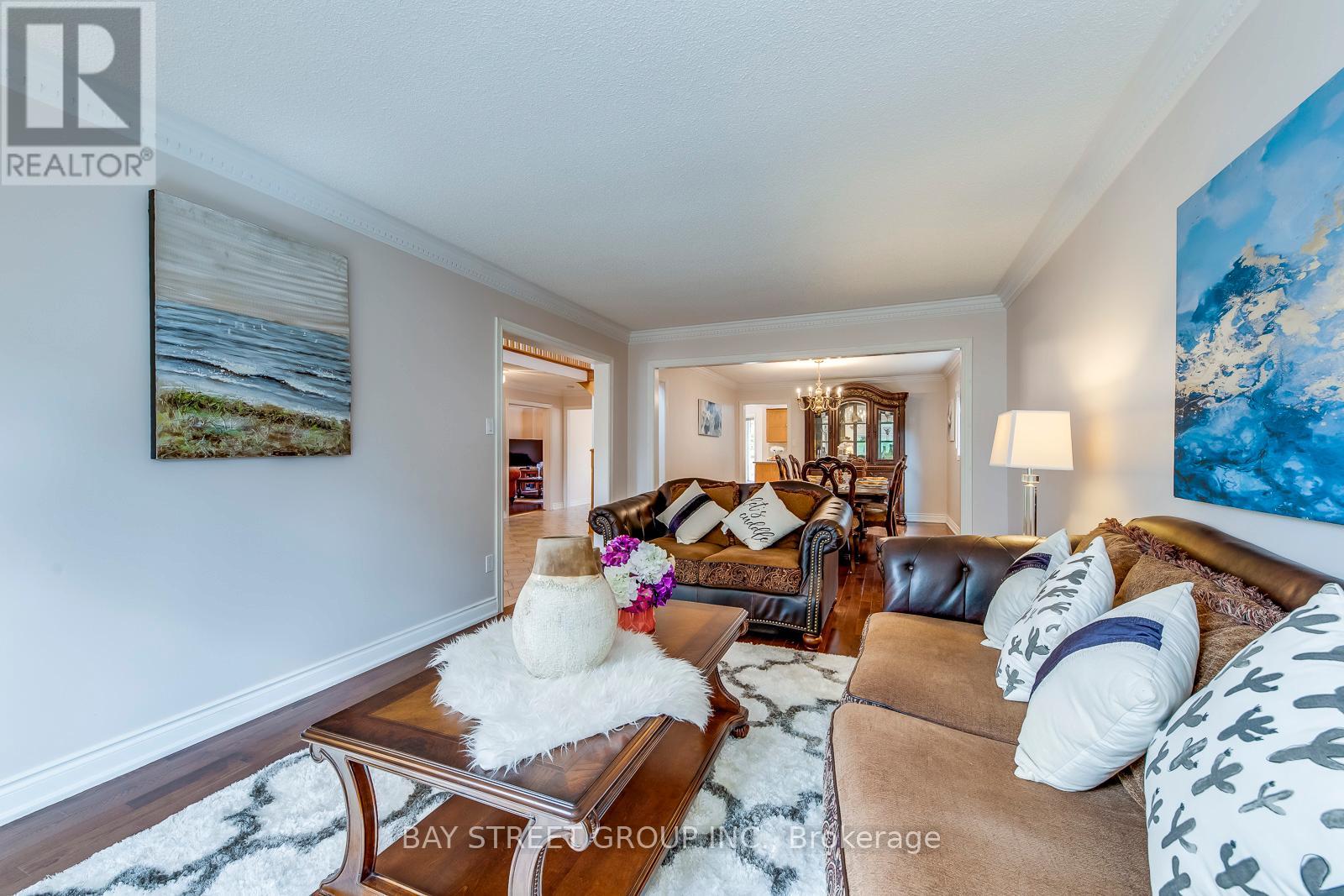 1394 Peartree Circle, Oakville, Ontario  L6M 2J1 - Photo 11 - W12968792