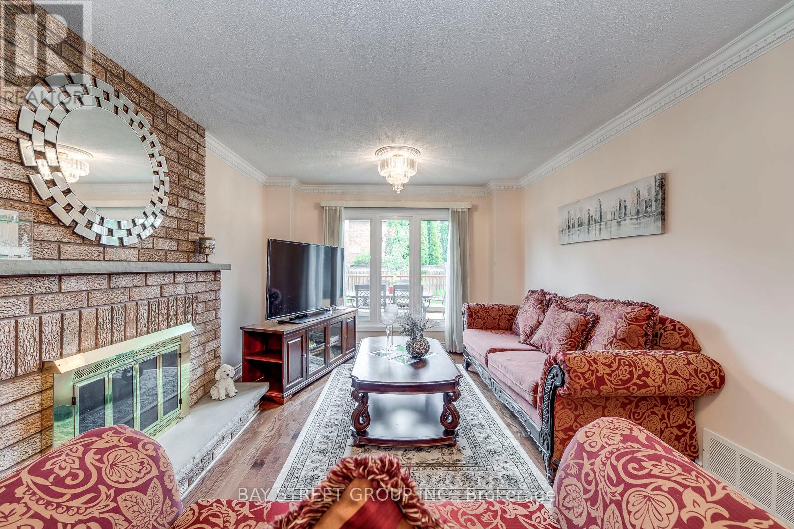 1394 Peartree Circle, Oakville, Ontario  L6M 2J1 - Photo 17 - W12968792