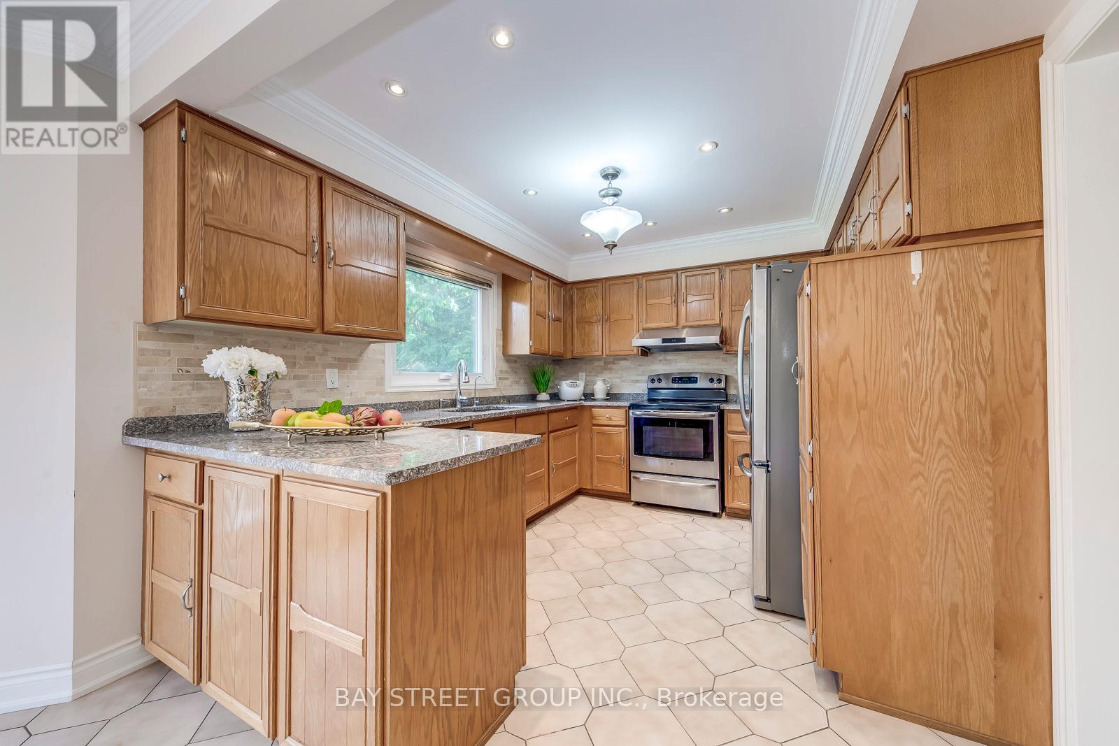 1394 Peartree Circle, Oakville, Ontario  L6M 2J1 - Photo 20 - W12968792