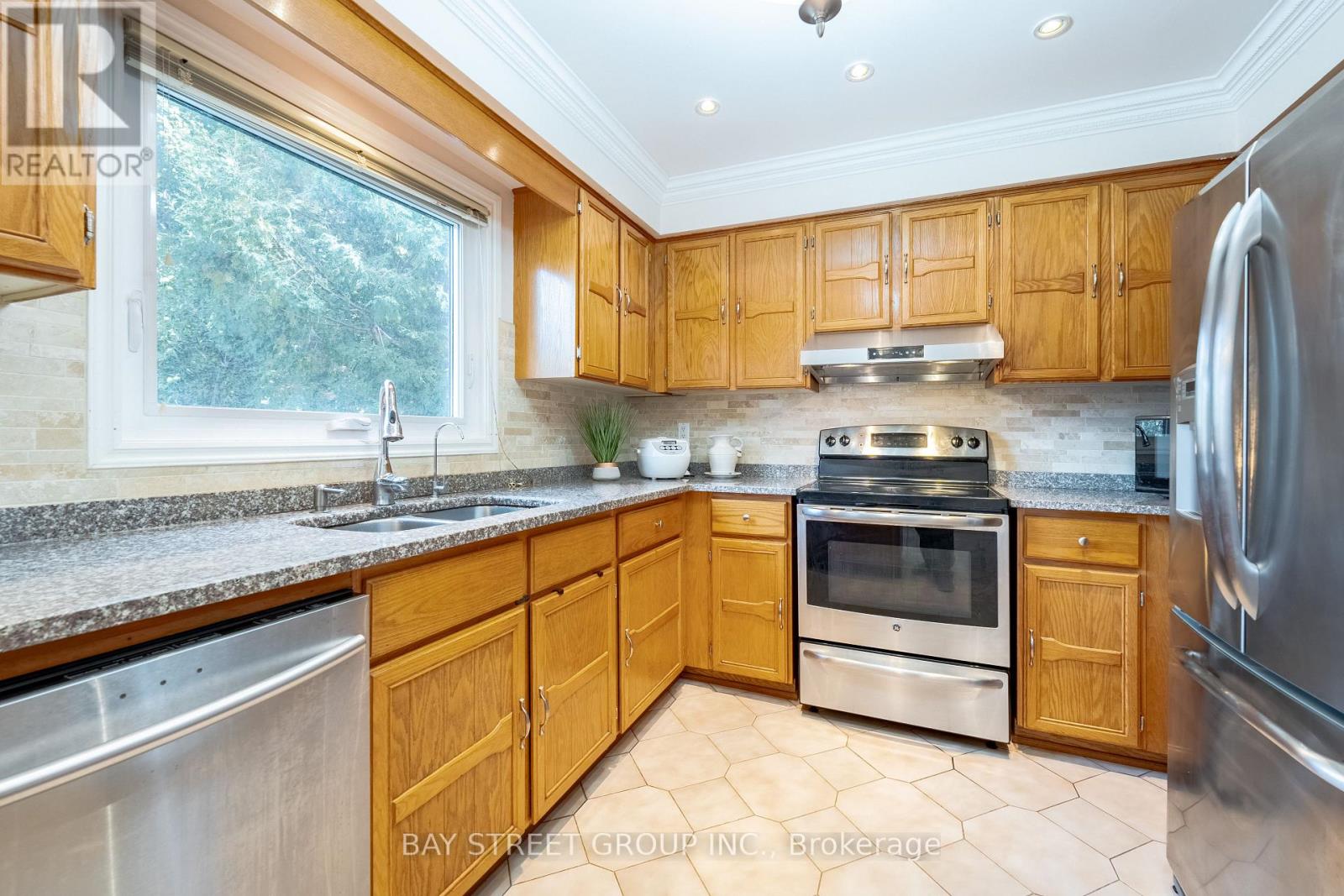 1394 Peartree Circle, Oakville, Ontario  L6M 2J1 - Photo 21 - W12968792