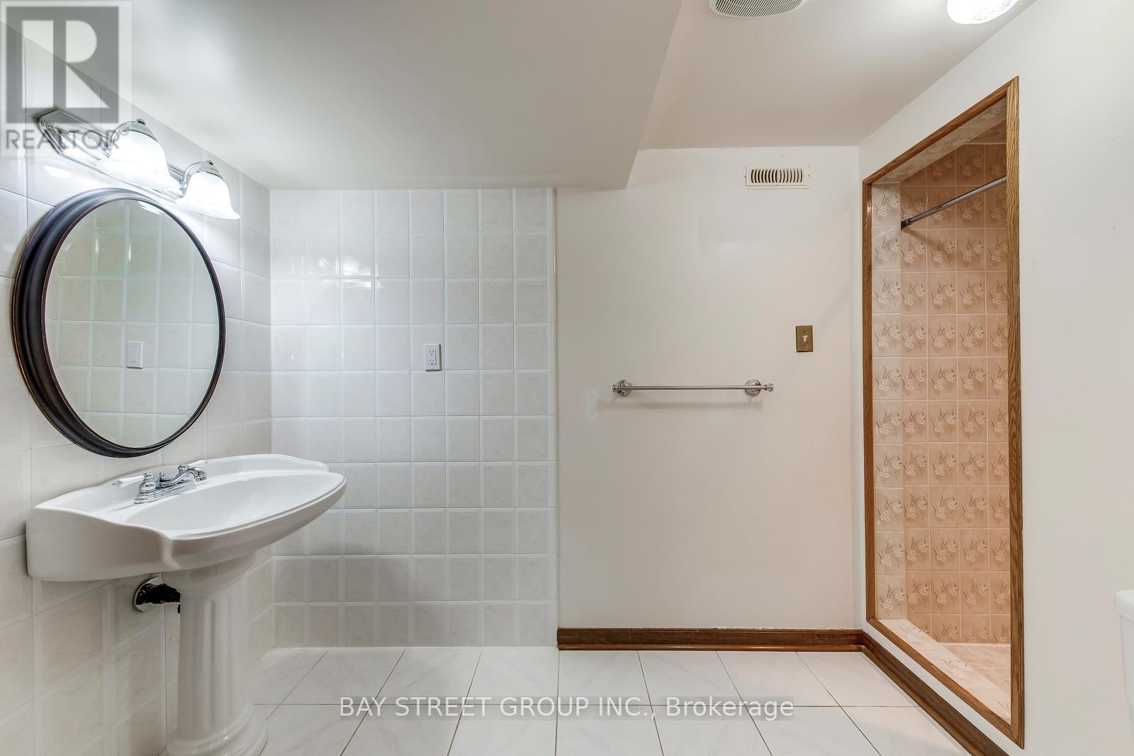 1394 Peartree Circle, Oakville, Ontario  L6M 2J1 - Photo 45 - W12968792