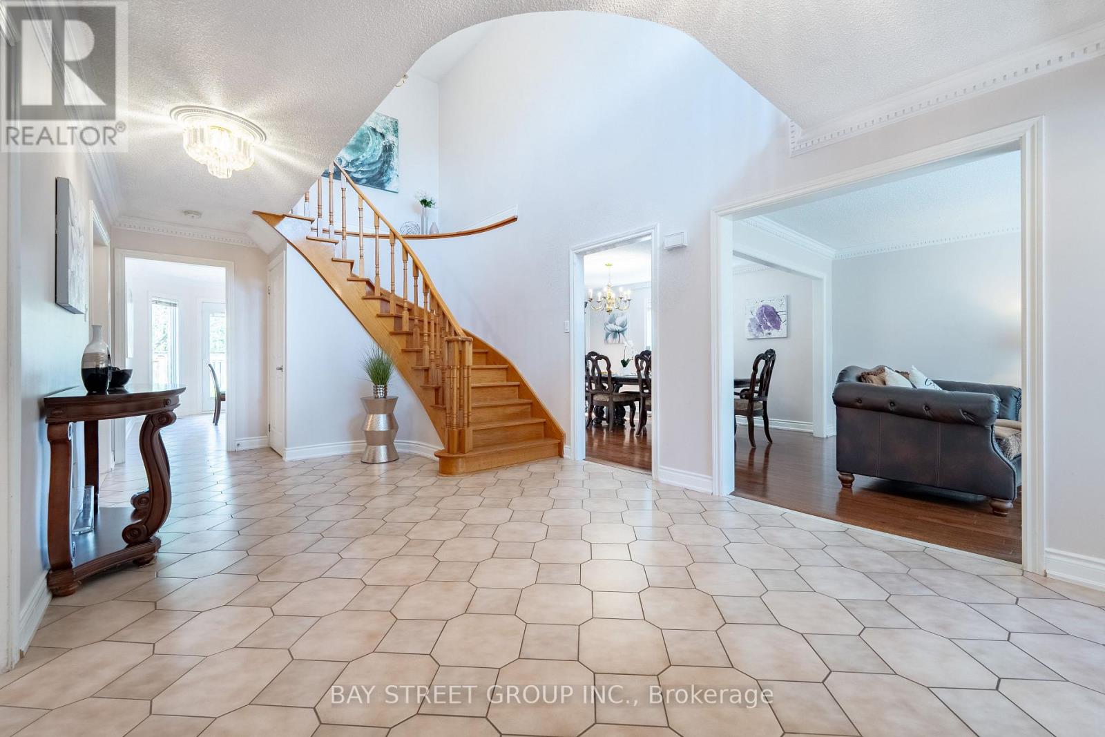 1394 Peartree Circle, Oakville, Ontario  L6M 2J1 - Photo 7 - W12968792