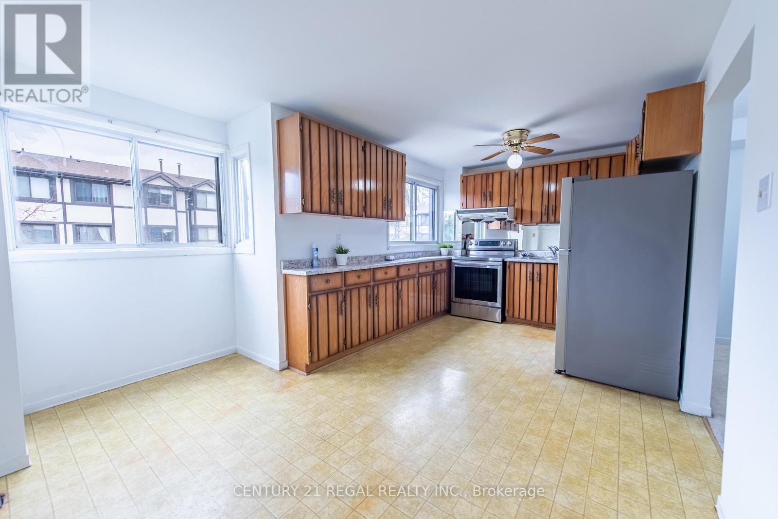 5 - 4 Bradbrook Road, Toronto, Ontario  M8Z 5V3 - Photo 11 - W12968820