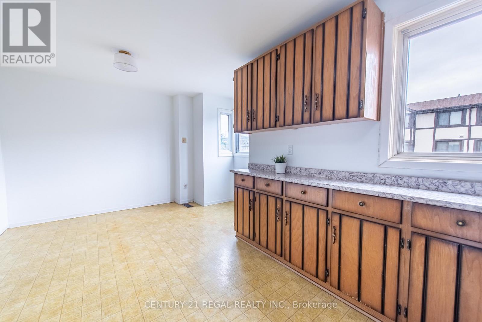 5 - 4 Bradbrook Road, Toronto, Ontario  M8Z 5V3 - Photo 12 - W12968820