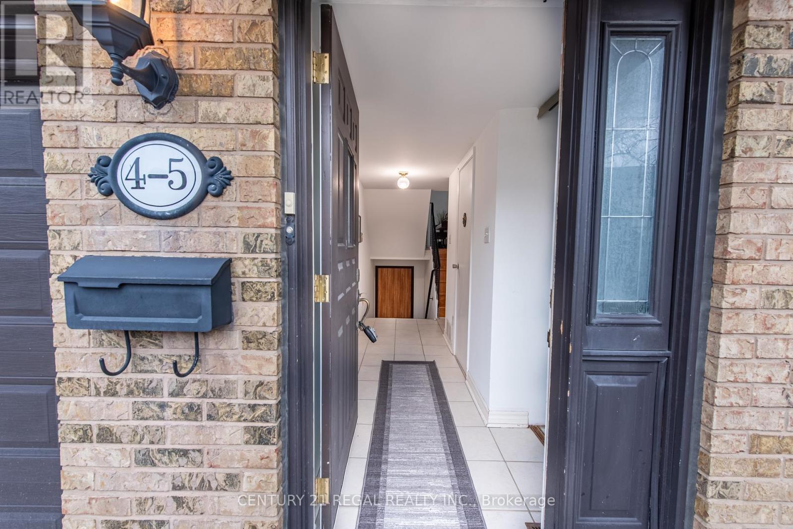 5 - 4 Bradbrook Road, Toronto, Ontario  M8Z 5V3 - Photo 3 - W12968820