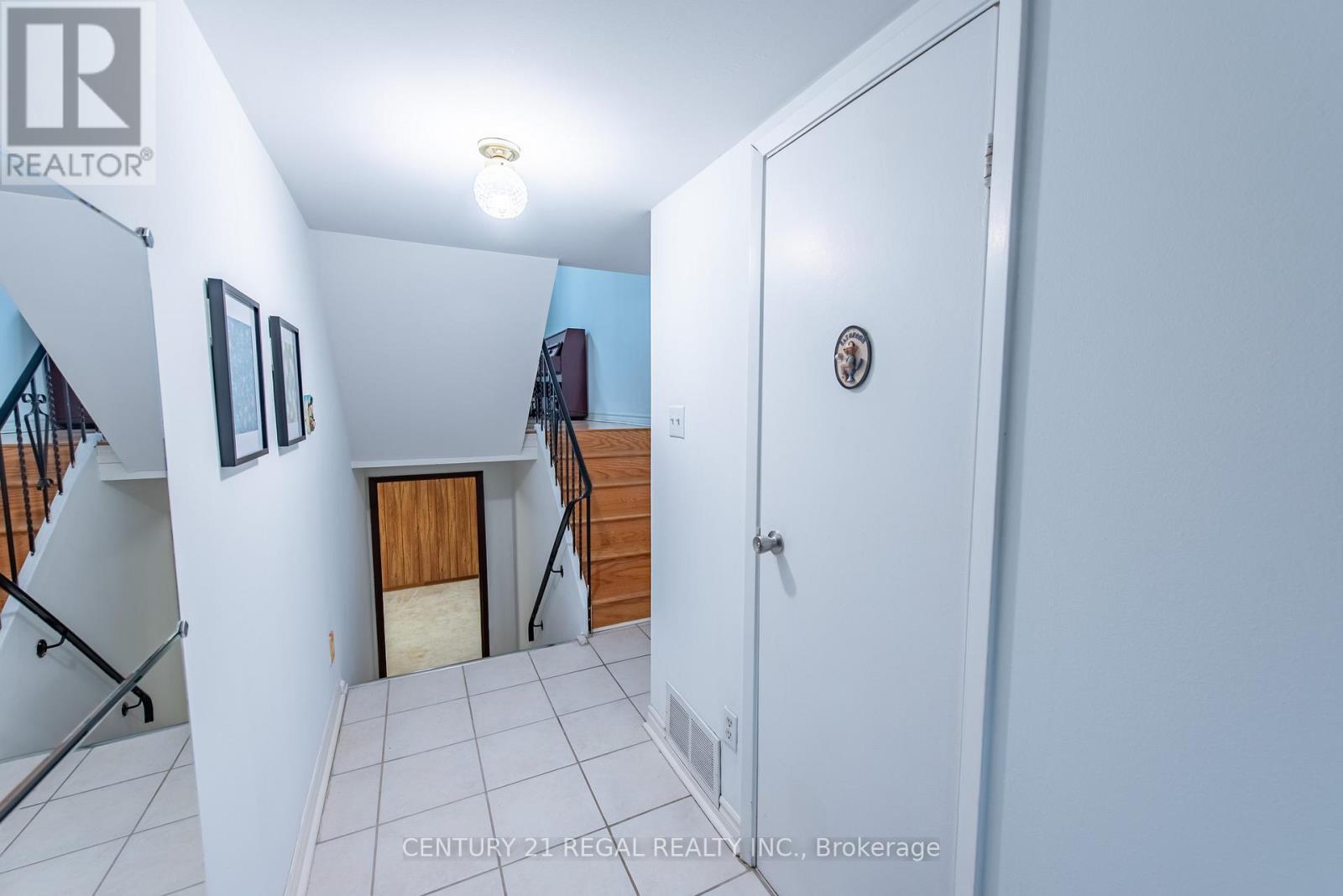 5 - 4 Bradbrook Road, Toronto, Ontario  M8Z 5V3 - Photo 4 - W12968820